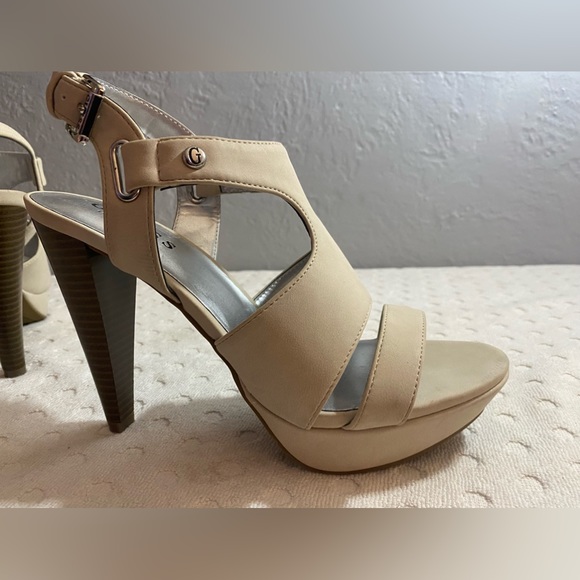 GUESS OFF-white brushed leather Sandal with Stacked Heel - Picture 2 of 16